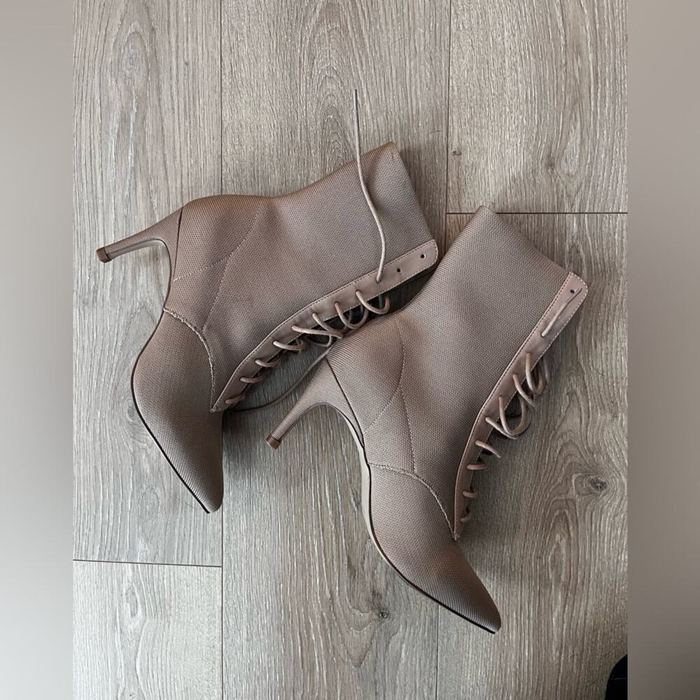 Charles David Piranha Bootie Size 7 Taupe/Stone Mobwife Office Siren Boardroom - Picture 4 of 5